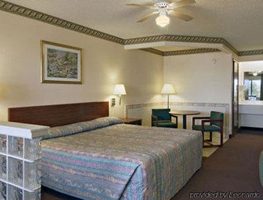Super 8 Donna Hotel Kamer foto