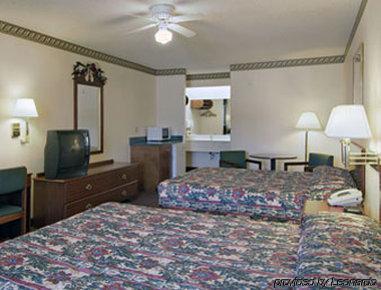 Super 8 Donna Hotel Kamer foto